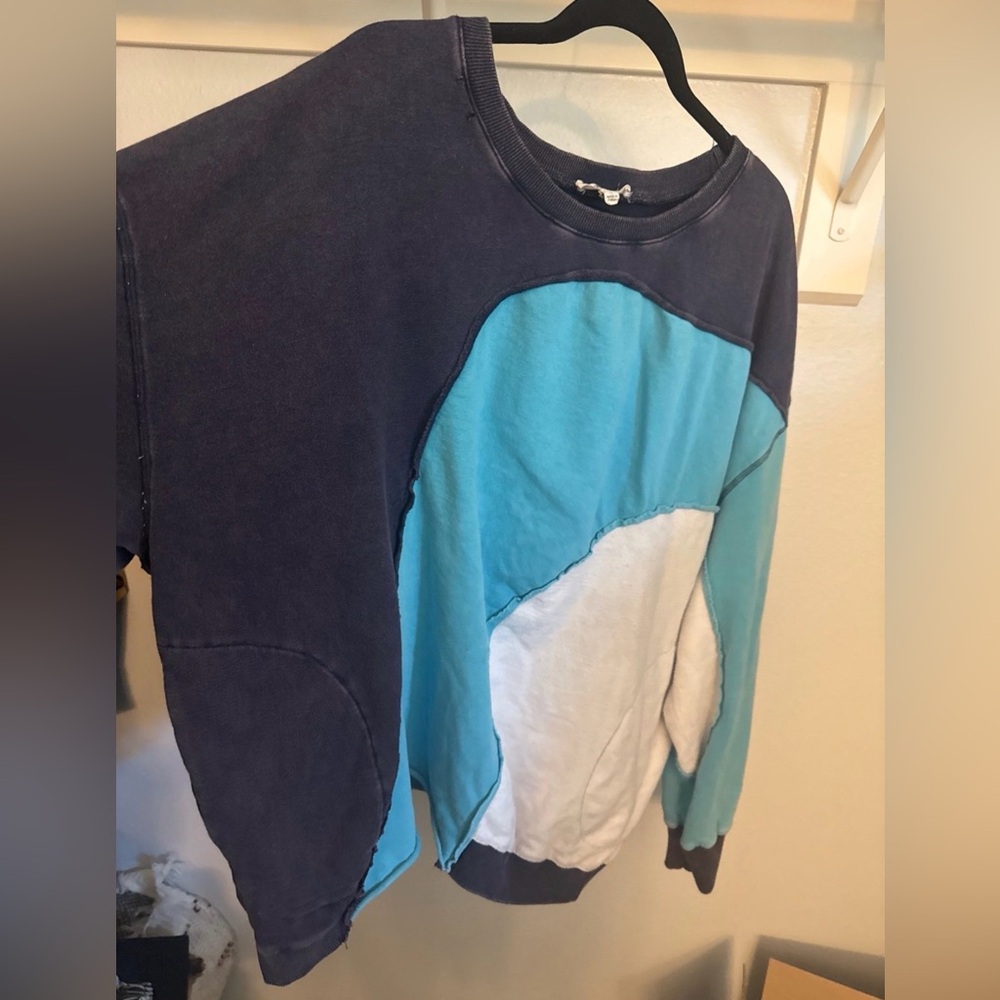 BlueVelvet Colorblock Sweatshirt in Blue and White with Pockets Large - Picture 5 of 9